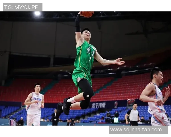 南京足球队以97分领跑精英赛积分榜展现强劲实力